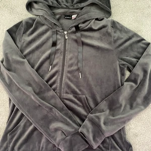 Kofta - Skön tröja/kofta. Haft på mig den 2 gånger och är helt som ny