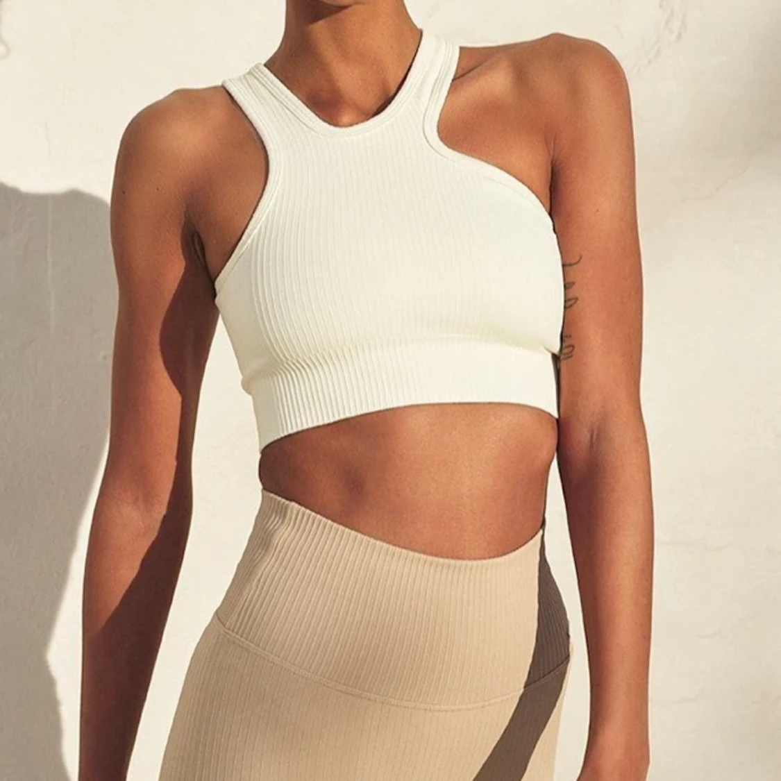 AIMN vanilla ribbed seamless cutout bra 