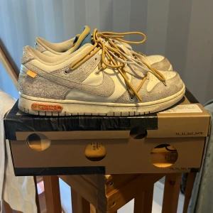 Nike dunk low off-white lot 34 s - Äkta Nike dunk low off-white lot 34 kvitto ingår köpta på s&c hype i Jönköping 