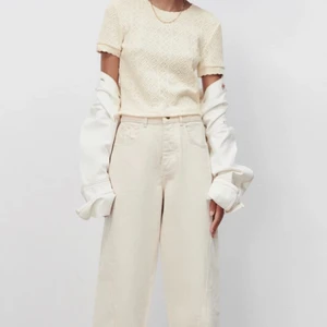 Zara topp - Säljer denna superfina topp från zara, säljer då den inte passar mig längre, superbra skick! Köparen står för frakt!💗