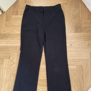 Kostymbyxor  - Storlek L men som en M. Från lindex.