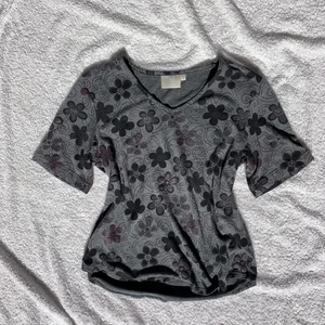 Topp - Superfin grå topp köpt sh. Storlek s, passar xs-m. Köpare betalar frakt.🖤