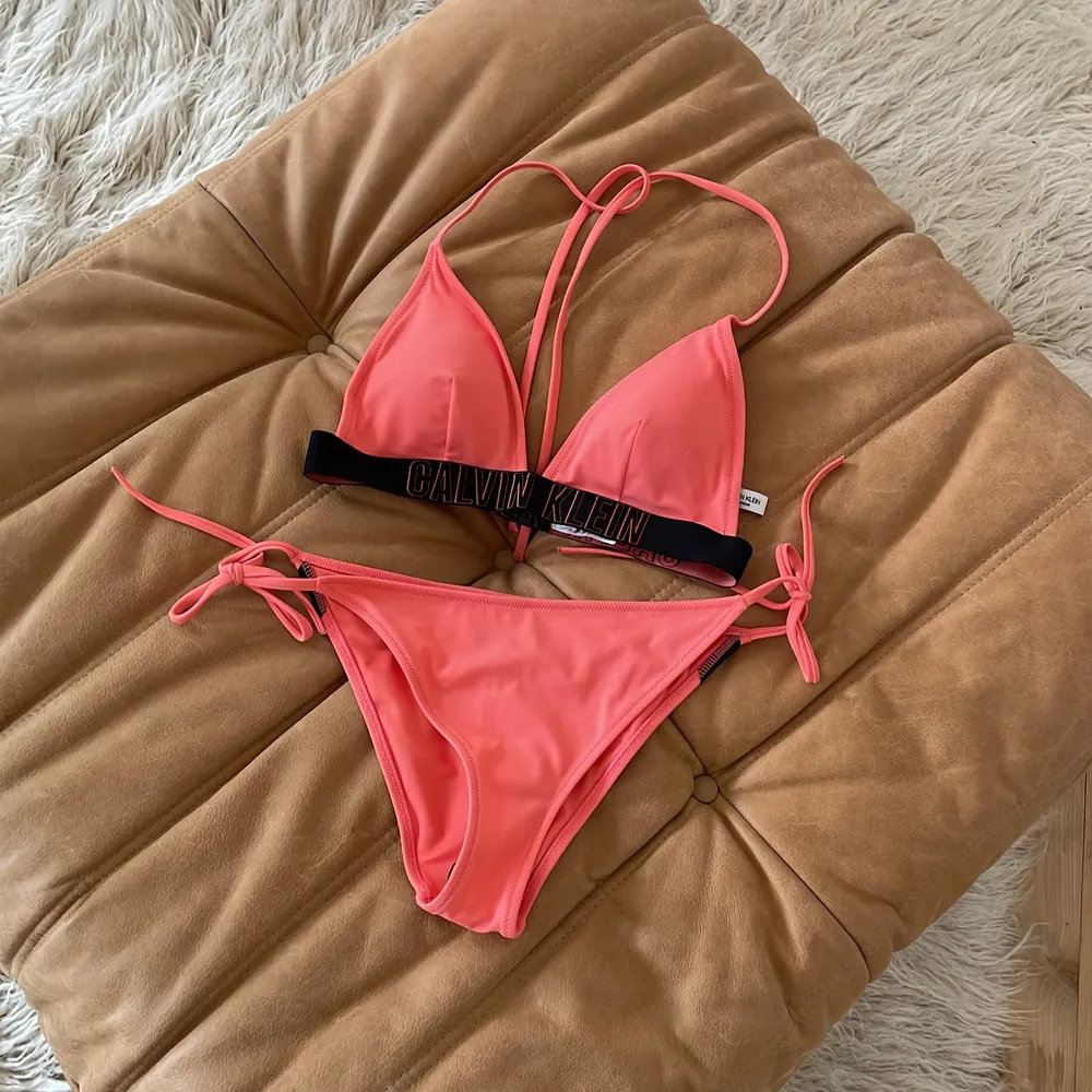 Rosa Calvin Klein bikini, aldrig använd! 👙 storlek S i topp samt M i underdel! Nypris ca: 800kr . Övrigt.