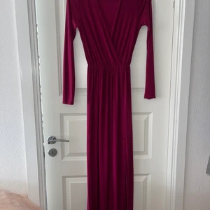 Långklänning - Lila/röd långklänning  Storlek S Knappt använd