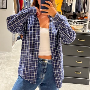 Flanellskjorta - Oversized flanellskjorta från Urban Outfitters vintage-avdelning. I bra skick! 