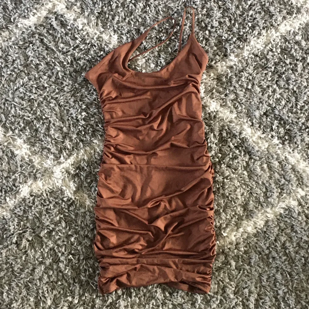  färg: brown 💘   stretchy fabric . Klänningar.
