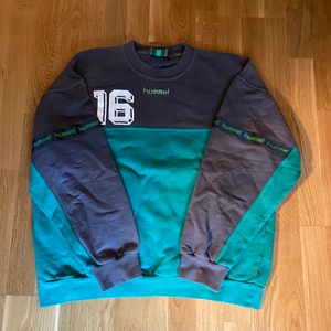 Vintage Baggy Hummel Sweatshirt (L) - Vintage Baggy Hummel Sweatshirt, Har storlek L men sitter mycket baggy. Bra Skick!