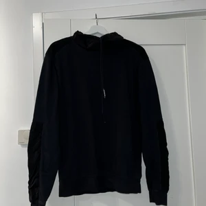 Dondup tröja storlek S - Säljer min dondup tröja pga av att den inte andvönd längre. Tröjan är i felfritt skick och är nästan aldrig andvänd