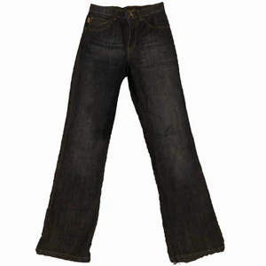 Flash jeans - As snygga utsvängda flash jeans i storlek 34!