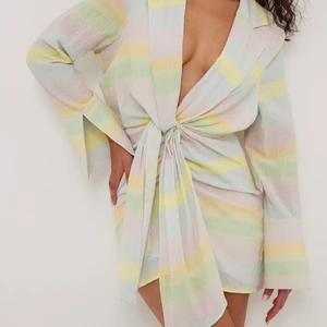 LOJSAN X NAKD - Säljer nu min helt nya klänning från LOJSAN X NAKD. Den är HELT slutsåld på hemsidan.