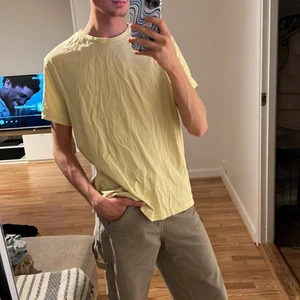 T-Shirt från H&M Strl L  - T-Shirt från H&M Strl L 