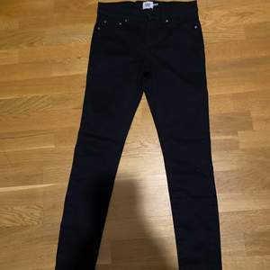 Svarta skinny jeans från lager 157. Modell Snake. Endast provade, helt oanvända, dock ej lappen kvar