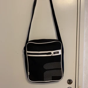 Stor fila väska  - Stor fila väska har mkt plats 