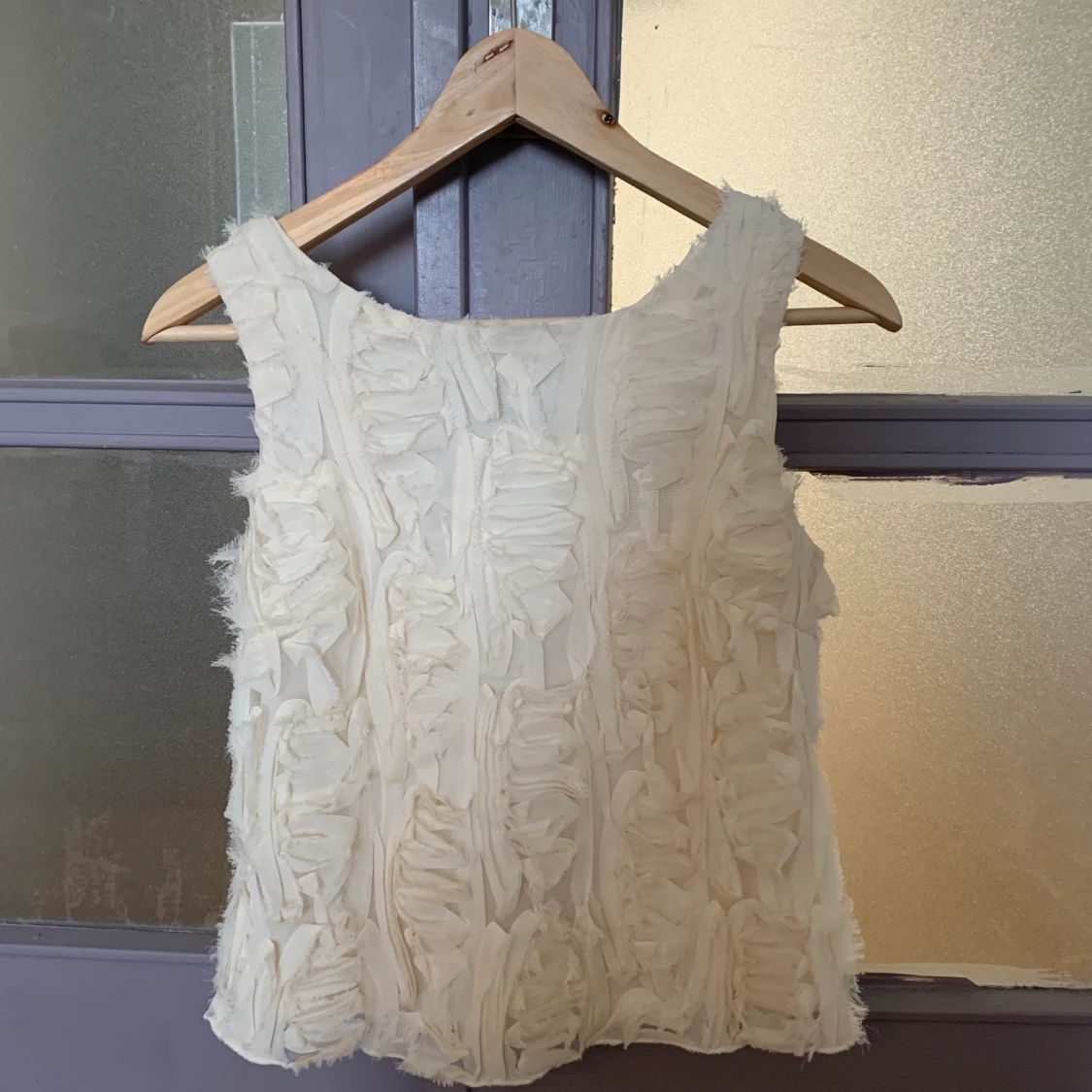 Tröja med fina detaljer från Lindex, XS