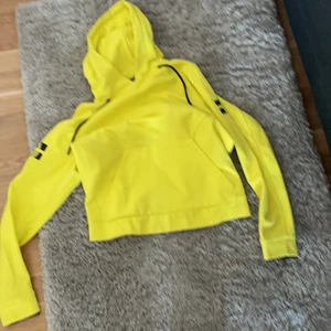 Hej - Säljer SAil racing tröja för 300 kr frakt kan diskuteras st s 