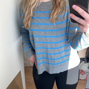 Tröja - Populära Zara tröjan! Jättefin nu till våren❣️ storlek M men passar jättebra på en S också! Kom provat för intresse😙