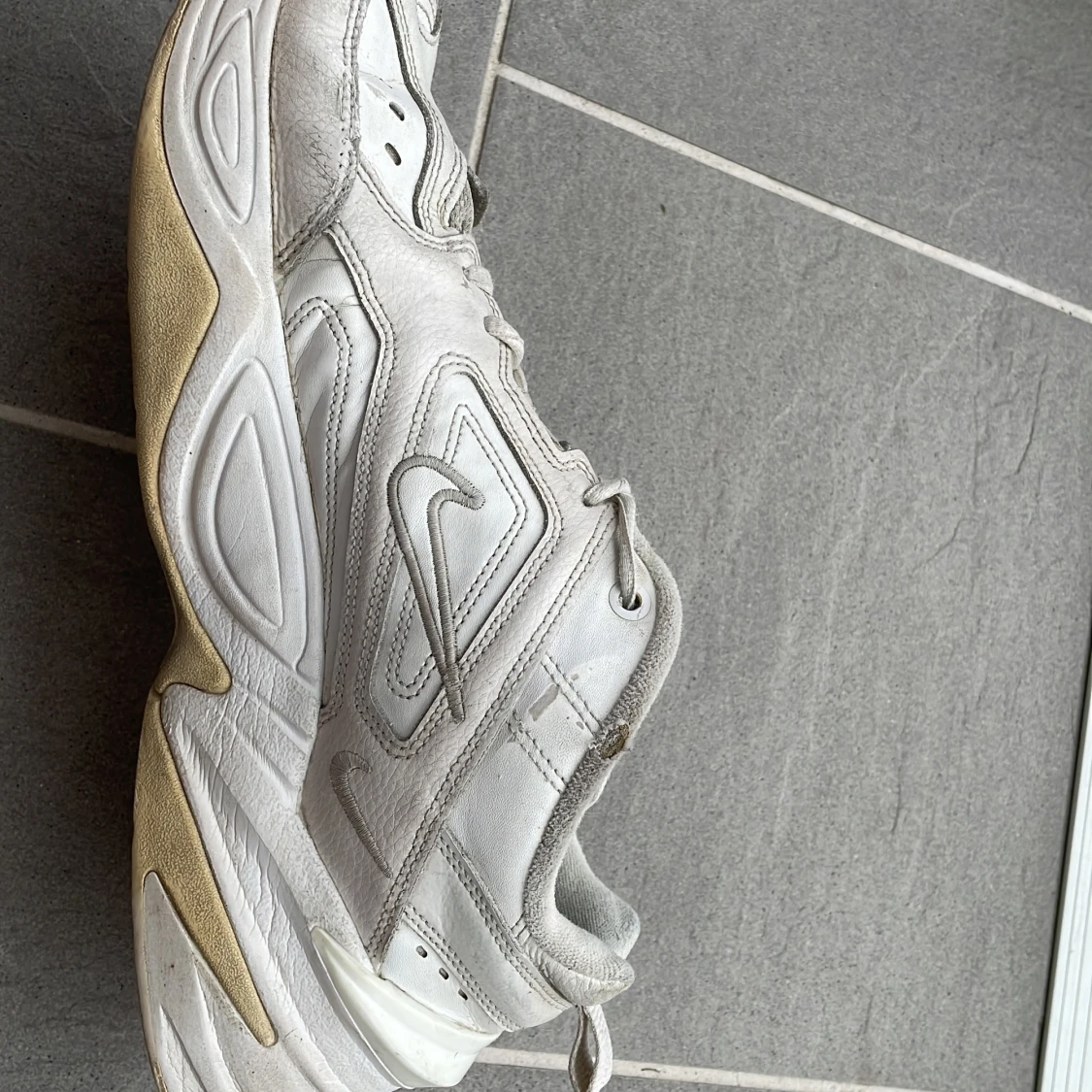 Jättefina Nike N2K Tekno nästan oanvända - 90