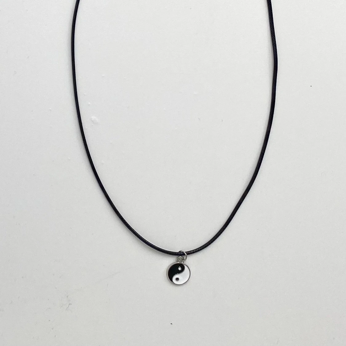 Läderhalsband lås yin och yang - 90