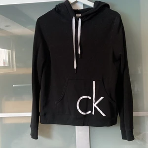 Ck hoddie  - En svart Calvin Klein hoddie 