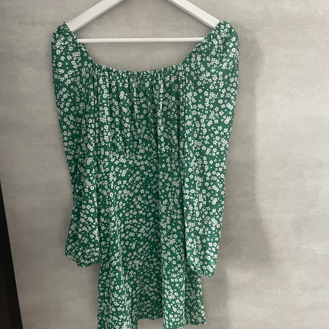 Grön mönstrad klänning - 90