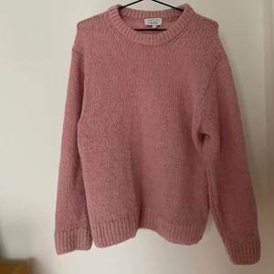 Stickad tröja Other Stories S - Rosa stickad tröja från Other Stories. Knappt använd. Nypris 600
