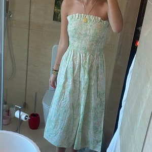 Långklänning  - Aldrig använd, köpt i somras (medkommer även axelband men kan sätta på klänningen)