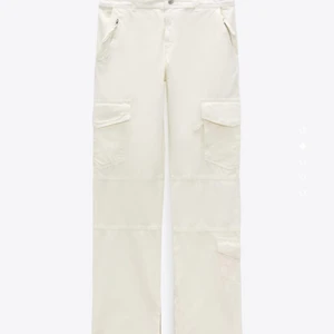 Cargopants Zara - Helt slutsålda cargopants från Zara i storlek 34. Säljer de då de är lite förstora på mig. 