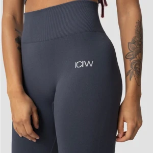 ICANIWILL träningstights  - Helt oanvända träningstights från ICANIWILL. Super fina 