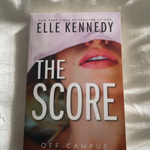 The score av Elle Kennedy - Säljer tredje boken i off campus serien, The score av Elle Kennedy. Helt ny och oläst så bra skick. Säljer pågrund av ångrat köp. Nypris 180kr, står ej för frakten.🌸💖💘💗💕💕💕