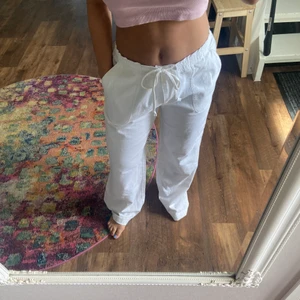 LINNEBYXOR - Säljer dessa oanvända, populära och nya linnebyxor på grund av de är väldigt stora och långa på mig. Jag är 153 och dessa är i storlek 38. I vanliga fall har jag 34/36♥️ bud startar från 150kr och slutar 8 maj♥️ 