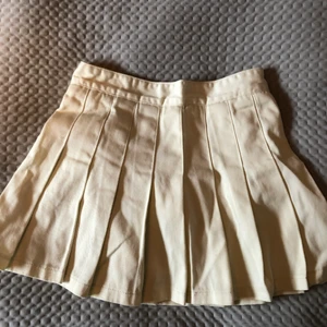 Brandy& Melville plisserad kjol - Kort kjol från Brandy med innerbyxa