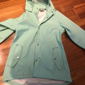 Regnjacka!  - Mycket fint skick. Knappt använd