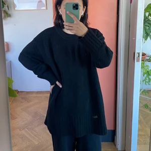 Oversized tröja Zara - Oversized svart tröja från Zara. Storleken är S men det passar också som M. 