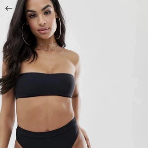 Svart bandeu bikini - Säljer denna svarta bikini bandeu! 