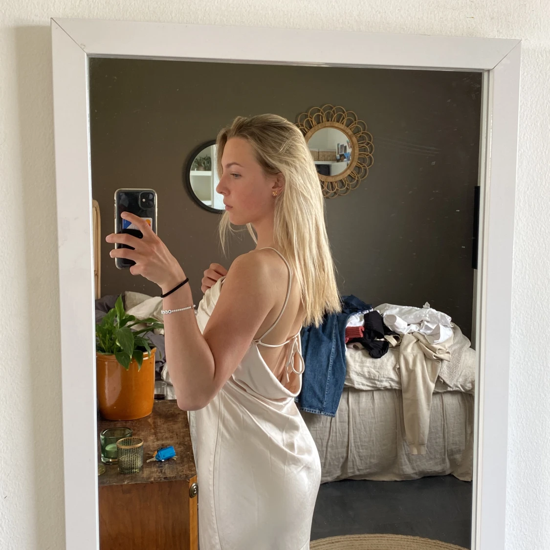 balklänning i satin - 90