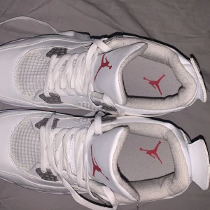 Jordan 4 Oreo - Helt nya jordan 4 oreo som knappt är använda alls. 