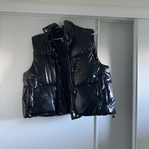 NA-KD väst  - Helt oanvänd NA-KD väst.  Nypris 700kr Slutsåld 