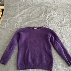 Lila crewneck tröja från Soulland i storlek small