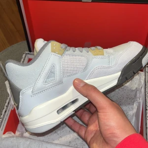 Jordan 4 craft photon dust - Helt nya jordans 4 Craft photon dust, kvitto finns, för mer info och bilder skriv.