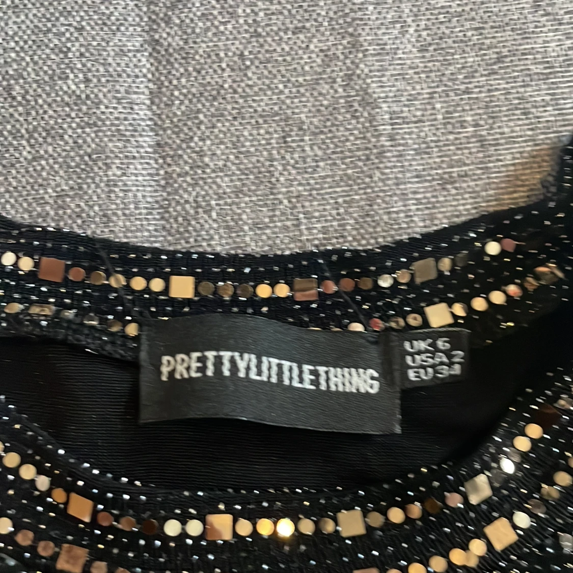 En fest klänning från prettylittlething - 91