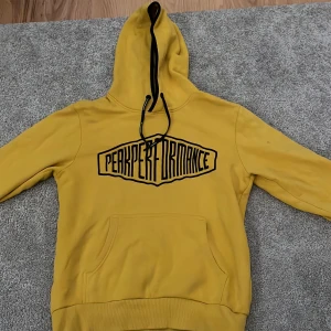 Peak performance  - Fint skick. Den är riktigt varm och skön. Nypris ca 1000kr