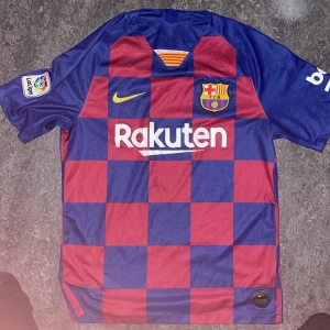 Barca hemma tröja - Inte så använd som man kan se på bilderna.