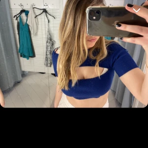 blå topp!!💗💗 - Super fin topp ifrån pull&bear!! kommer inte till användning 💗