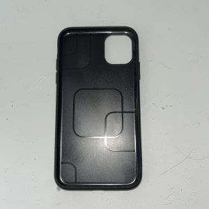 Holdit skal iPhone 11 - Säljer detta svarta holdit skal helt nytt 