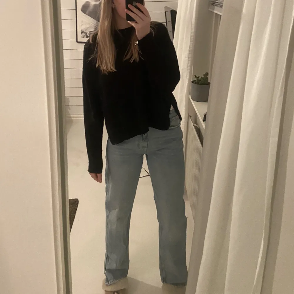 Obs! Fel färg på bilden på modellen! Säljer mina sköna blåa jeans från Gina. Det är använda ett fåtal gånger och köpta i höstas från nätet. Köpte dom för 599kr . Jeans & Byxor.