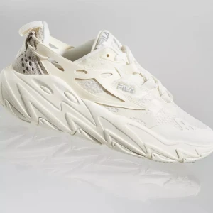 FILA RAY TRACER EVO  - Helt nya oanvända med plasten kvar. Otroligt snygga och ovanliga Säljes till ett riktigt bra pris just nu!  Nypris: 1899:- Säljes för: 1299:- 