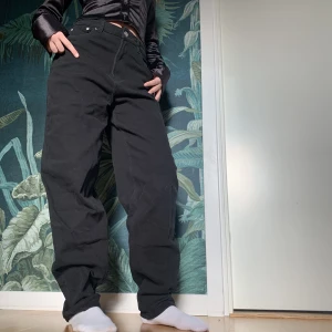 Jeans - Ett par svarta mjukare jeans från hm :) 