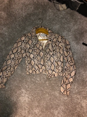 Jacka - Vår jacka i storlek xxs men passar mig som har st s 