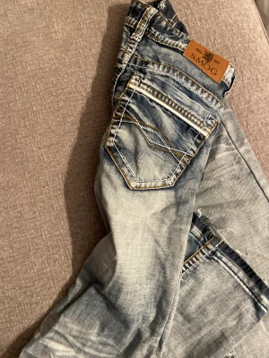 jeans raka låg - mid waist jeans, raka. storlek 36☺️de är insydda från 31