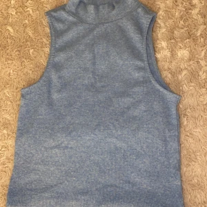 Blå topp - Jätte bekväm! Stretchigt tyg!! (Blåare i verkligheten)! Super snygg 